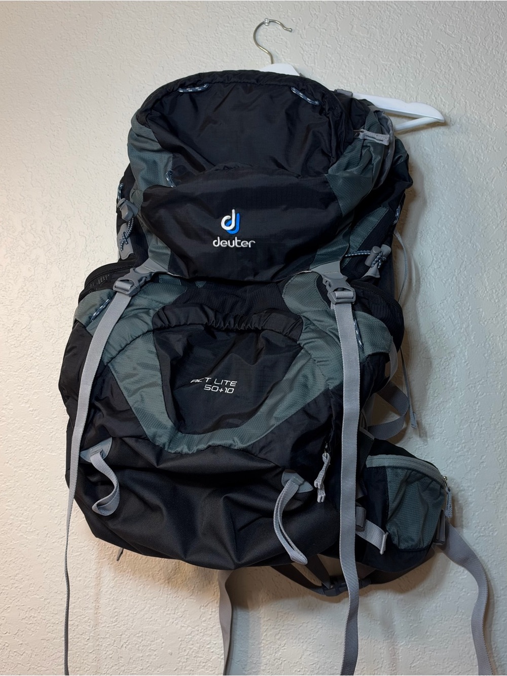 Deuter ACT Lite 50+10 60L Hiking Backpack Vari-Quick Trekking Pack Gray Black